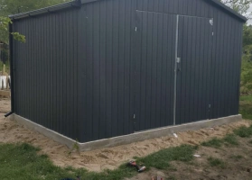 Színes lemezből készített garázsok 82