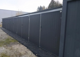 Színes lemezből készített garázsok 121