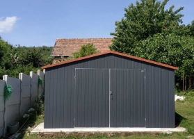 Színes lemezből készített garázsok 273