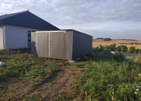 Színes lemezből készített garázsok 280