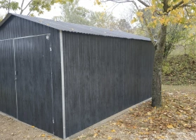 Színes lemezből készített garázsok 183