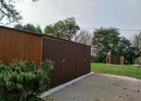 Színes lemezből készített garázsok 244