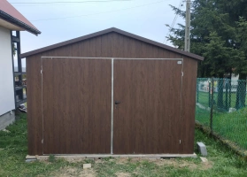 Színes lemezből készített garázsok 257