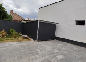 Színes lemezből készített garázsok 313