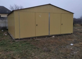 Színes lemezből készített garázsok 249