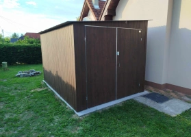 Színes lemezből készített garázsok 308