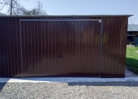 Színes lemezből készített garázsok 196