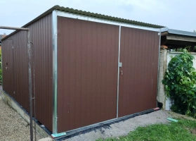 Színes lemezből készített garázsok 172