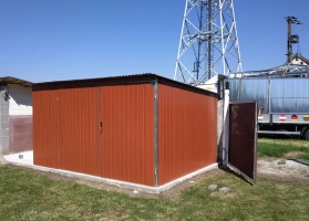 Színes lemezből készített garázsok 31