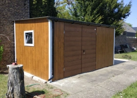 Színes lemezből készített garázsok 81