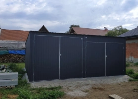 Színes lemezből készített garázsok 100