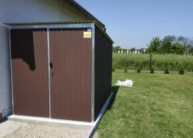 Színes lemezből készített garázsok 47