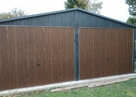 Színes lemezből készített garázsok 225