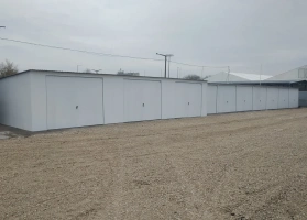 Színes lemezből készített garázsok 191