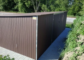 Színes lemezből készített garázsok 43