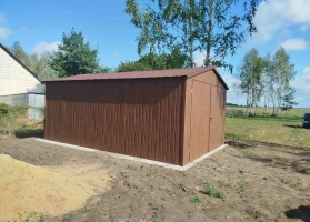 Színes lemezből készített garázsok 315