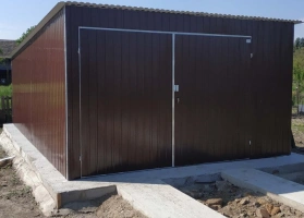 Színes lemezből készített garázsok 260