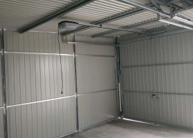 Színes lemezből készített garázsok 9