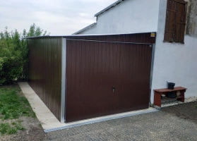 Színes lemezből készített garázsok 33