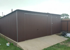 Színes lemezből készített garázsok 159