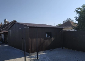 Színes lemezből készített garázsok 272