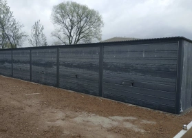 Színes lemezből készített garázsok 239