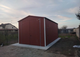 Színes lemezből készített garázsok 256