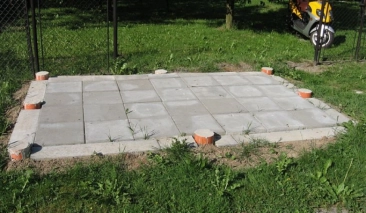 betonlábak és járólapok