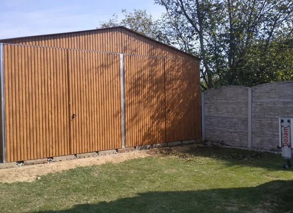 Színes lemezből készített garázsok 171