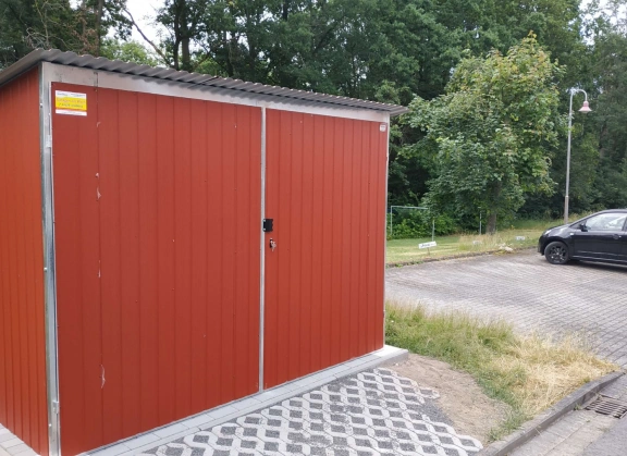 Színes lemezből készített garázsok 49