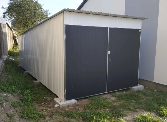 Színes lemezből készített garázsok 107