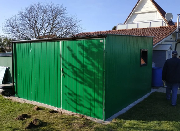 Színes lemezből készített garázsok 144