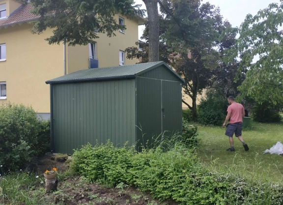 Színes lemezből készített garázsok 23