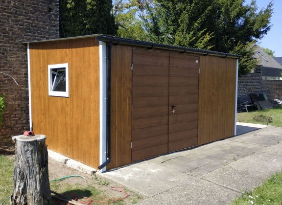 Színes lemezből készített garázsok 81