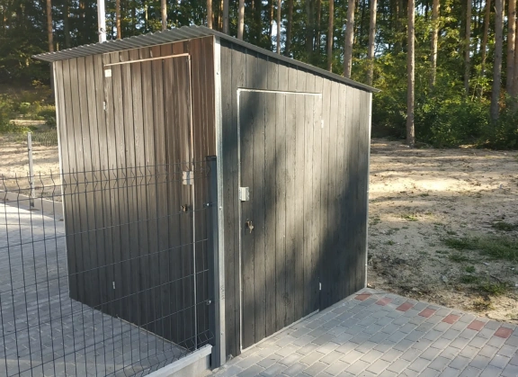 Színes lemezből készített garázsok 176