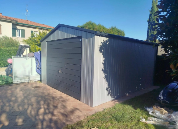 Színes lemezből készített garázsok 289