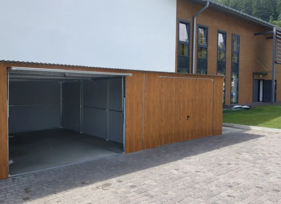 Színes lemezből készített garázsok 211