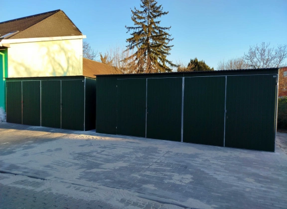 Színes lemezből készített garázsok 254