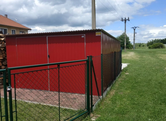 Színes lemezből készített garázsok 55