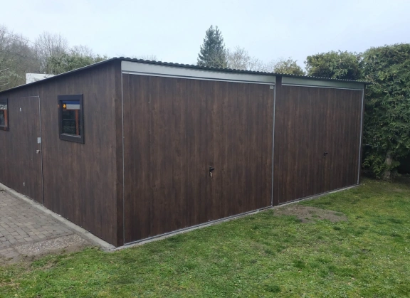 Színes lemezből készített garázsok 237